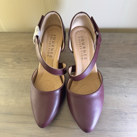 Journey‎ Collection Tillis Shoe Womens Red 2" Heel Strappy Pointed Toe NEW 6W - Picture 1 of 4